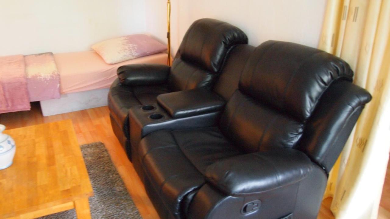 Zentral Gelegene Ferienwohnung Любек Екстериор снимка
