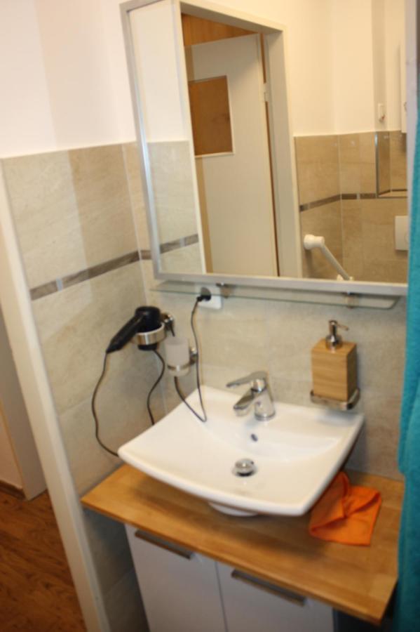Zentral Gelegene Ferienwohnung Любек Екстериор снимка